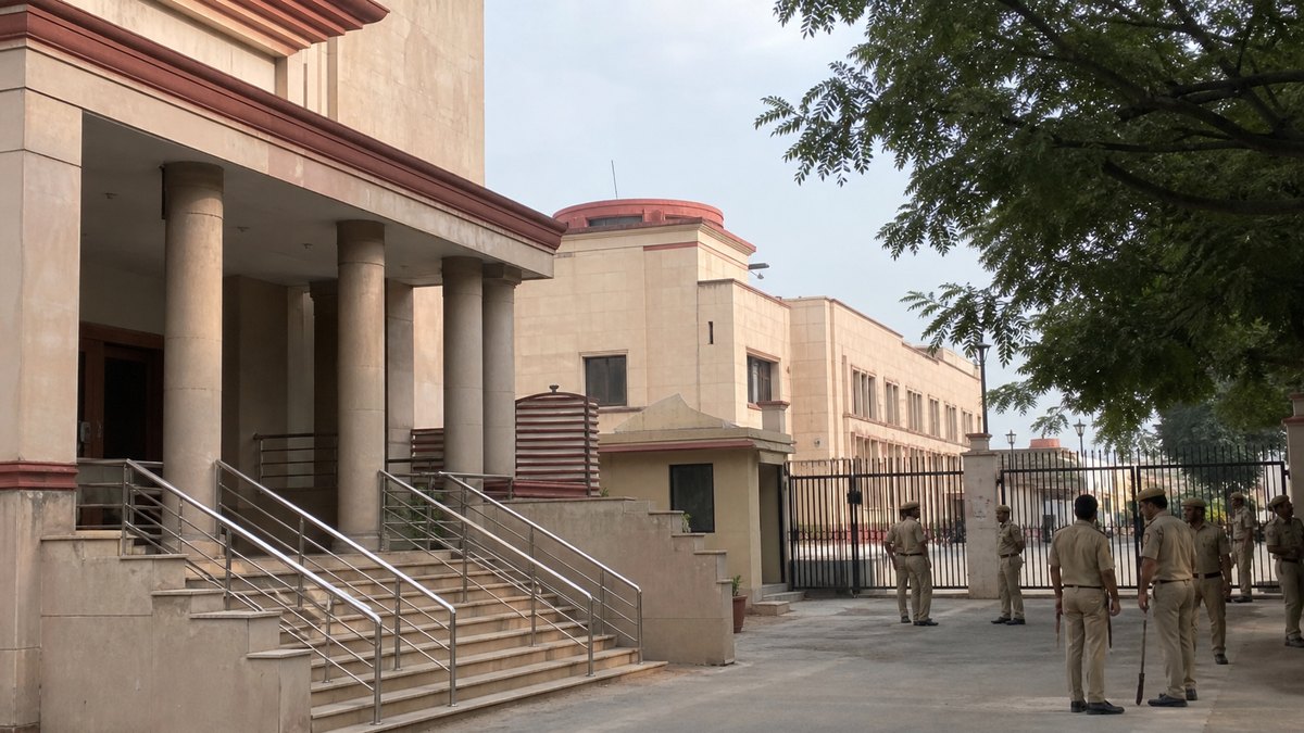 ₹1 Lakh Reward Accused in Groom Murder Case Surrenders in Jaunpur Court