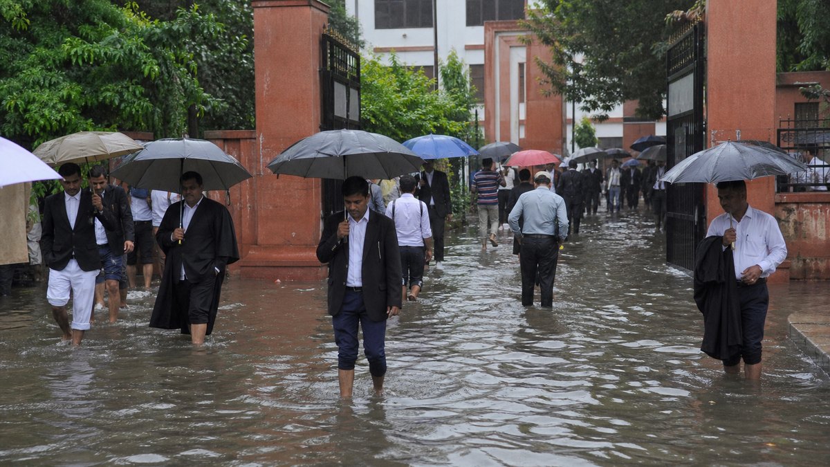 Rain Exposes Waterlogging Trouble At Varanasi District Headquarters Gate