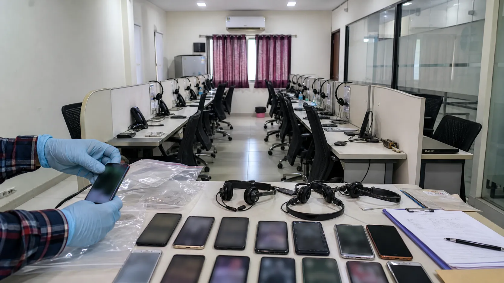 Ten Arrested After Fake Marriage Bureau Call Centre Busted In Varanasi