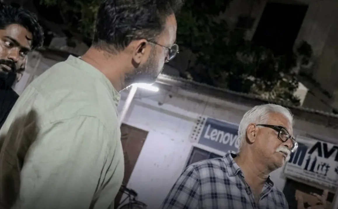 Varanasi Cyber Crime Cell Busts Fake Call Center; 30 Arrested in Multi-Crore Investment Fraud