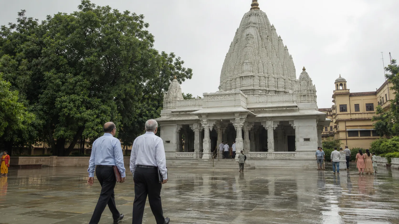 BHU Replaces Vishwanath Temple Administrator After Complaints