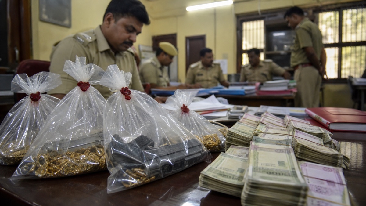 Rohania Theft Probe Leads Police to Recover ₹3 Lakh in Alleged Sale Proceeds