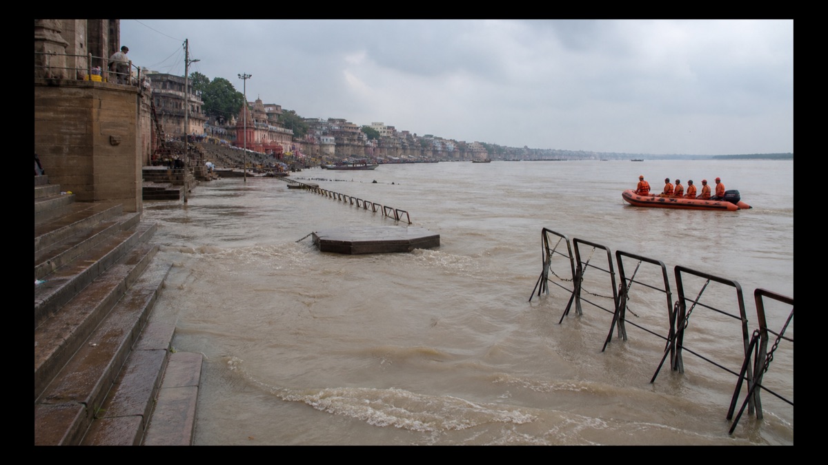 Ganga Reaches 65.8 Metres in Varanasi; Boats Stopped as Ghats Disconnect