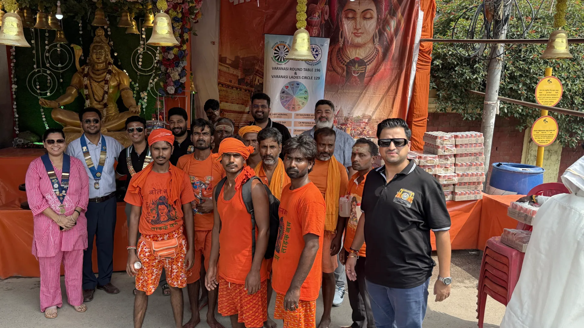 VRT 196 and VLC 129 Distribute 3,000 Juice Cans to Kanwariyas in Varanasi - image 2