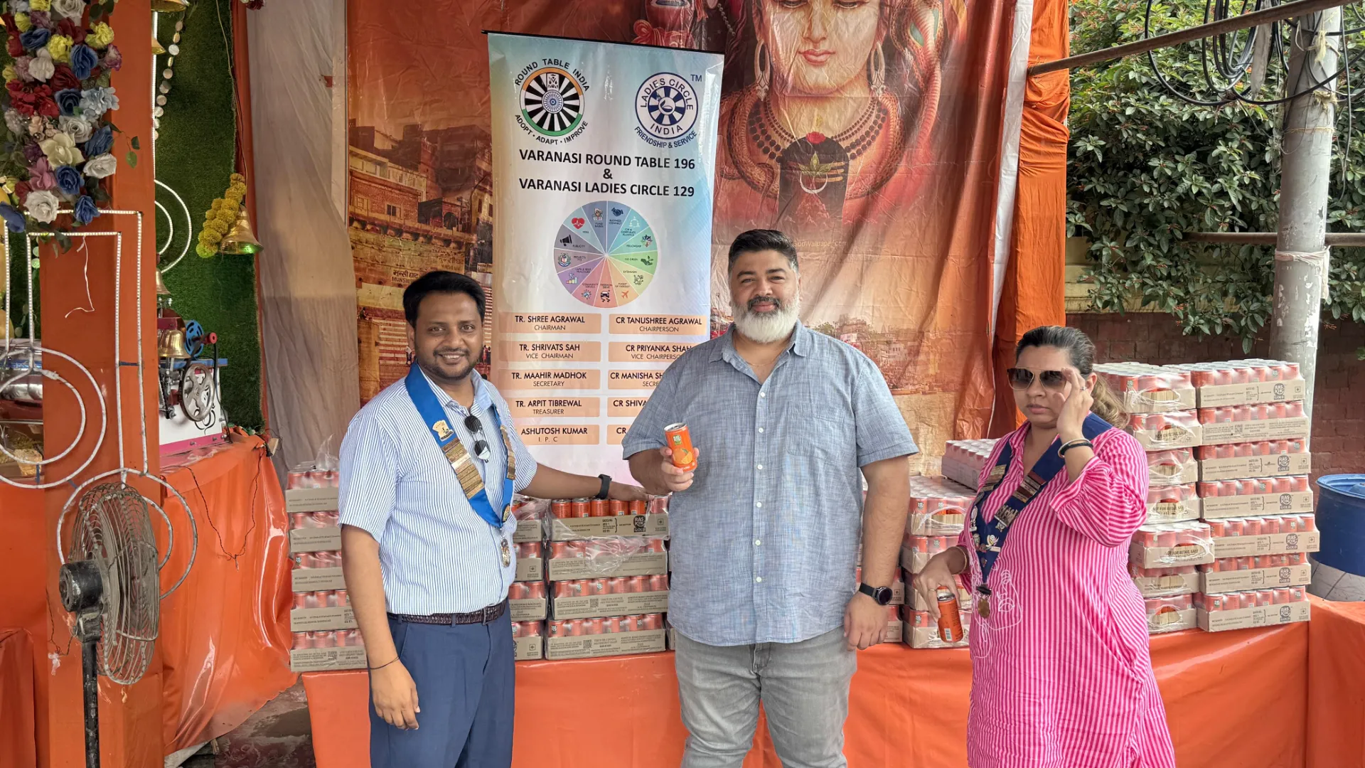 VRT 196 and VLC 129 Distribute 3,000 Juice Cans to Kanwariyas in Varanasi - image 3