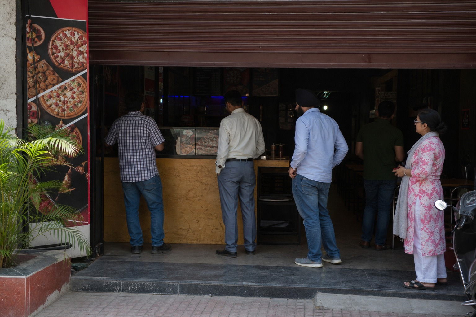 FIR Against Sector 7 Pizza Outlet Staffer Over Rs 3.28 Lakh