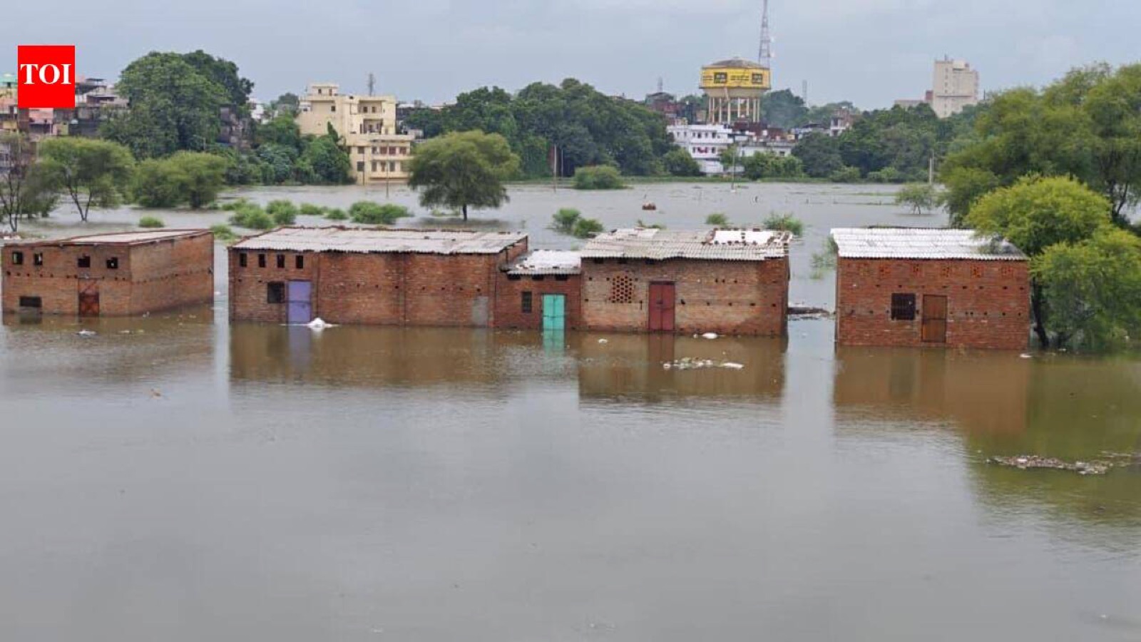 Ganga Crosses Warning Mark as Floodwater Reaches 11 Varanasi Wards