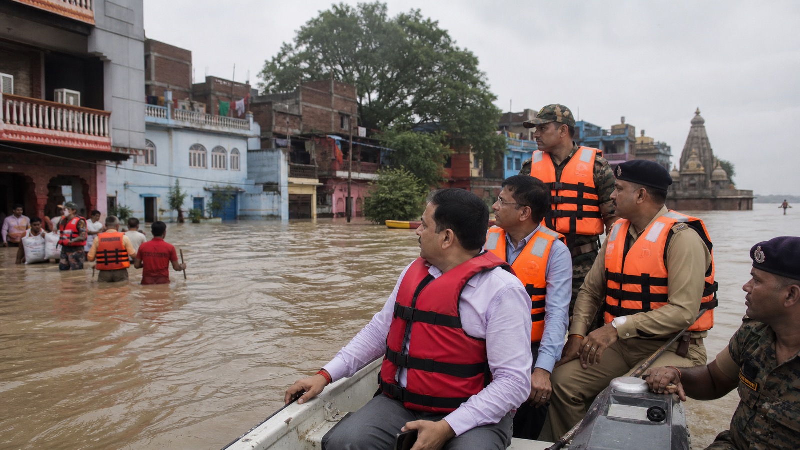 Varanasi Officials Inspect Flood Zones and Relief Camps by Motorboat