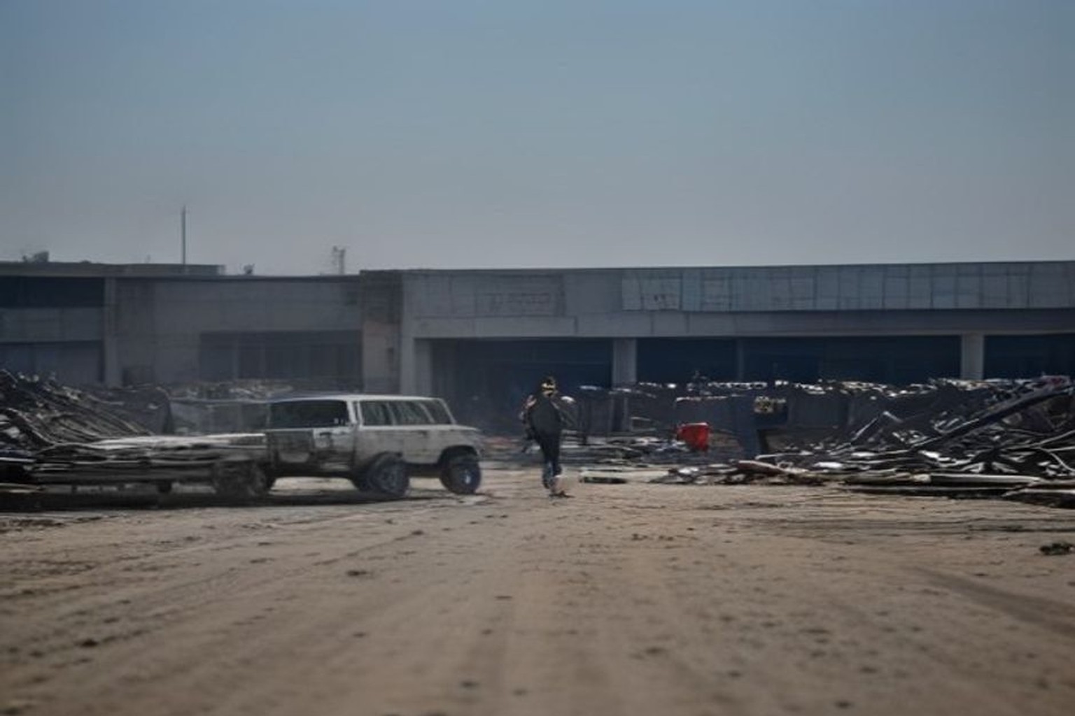 HSVP Clears Eatery and Warehouses in Sector 18